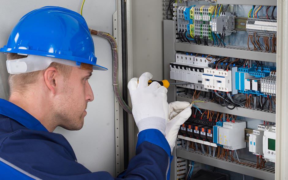 électricien dans le bâtiment Élancourt